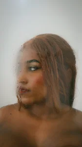 Brunna-Brownn Through the Glass, Feel Me Foto 5