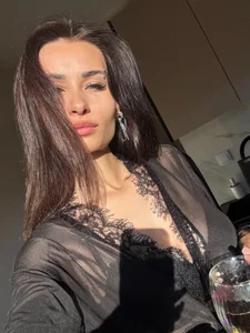 mia_aim Shall we watch the sunrise together? ☀️😎 Immagine  3