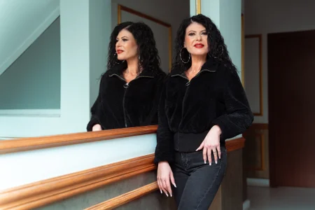 RosalieNorman Strong Red Vibes 💥 Poză 6