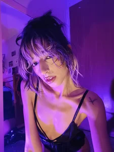 Theevae Just a Model Kuva 6