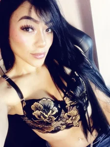 DAKOTA_SAKURA Black and White 🤍🖤 Pic 2