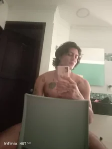 Damian_Romanoff Public  2টি ছবি