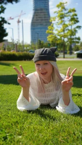 RanyThomson BEAUTIFUL DAY Pic 6