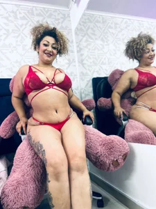 In the mirror, I’m your ultimate fantasy.💋🌸 de Katti_Barrera Foto 3