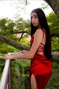 MariamNur_のRed dressの 4枚の写真