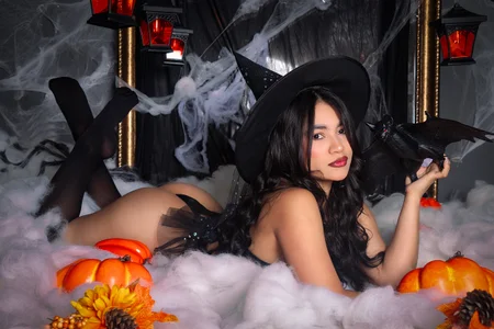 kendalFox_ HAPPY HALLOWEN😈🎈 Pic