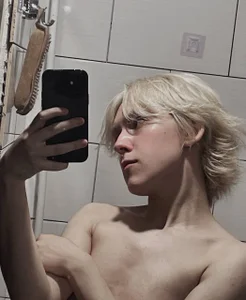 edward_holy Look at me Pic 3