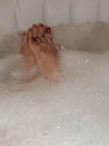 Clarigil's Delicious feet covered with foam ... Sex Photo 2