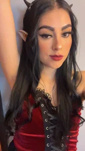 DAKOTA_BLAZE__ A CUTE FAIRY 🧚🏻‍♀️ Pic