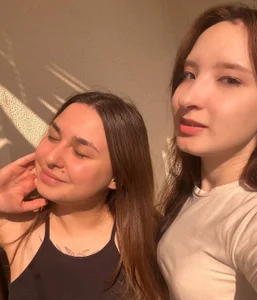 OdellaBlumera sunbathe together Pic