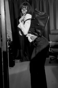 GailVerbeke posing `` ポーズ Pic 2