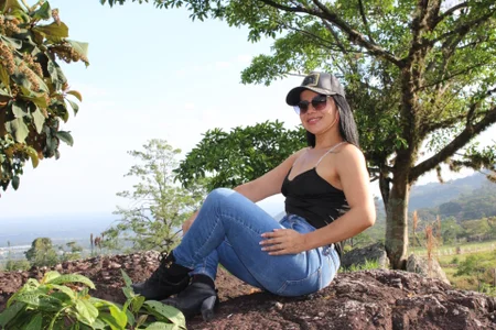 veronika_naughty Sun bathing in the mountains Foto 8