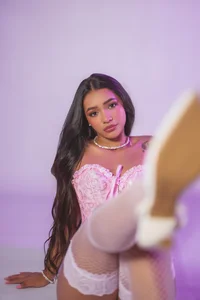 kylie_collinsのPink looks good on me, or what do you say?の枚の写真