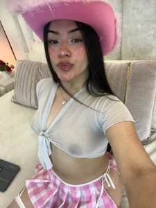 Your favorite cowgirl🤠🩷. de im_miaadoll  2 photos
