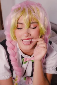 kristal_aitana Mitsuri cosplay🩷🤍💚 Immagine  2