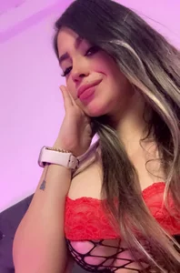 GlektraGray Seductive and vibrant in red Pic 5