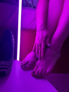 Look at my legs❤️ od Lexa_DelAmour  2 snímek