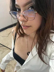 gabyevans4 Will you fuck this office worker? รูป  7