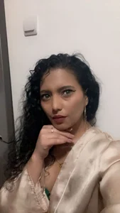 Divya888 Public Foto 3