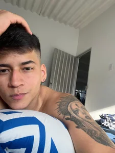 LucyANDengell A bit of him  4টি ছবি