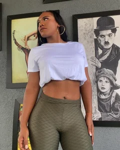 Ashleyroberst Public Immagine  8