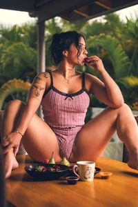 EMMAHILL1: Shall we have breakfast together?💜🥞☕ ( 6 фото)