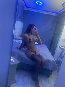 HottSalomee 🩵 Poză