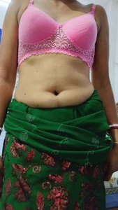Hot_Urvashi_ Public Immagine  3