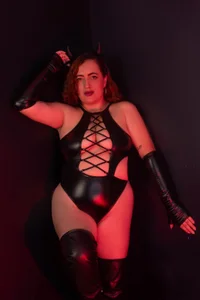 She 💋 de Stacy_Allan_  2 photos