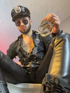 MarkWalker__: What have you done to be arrested? ( 3 фото)