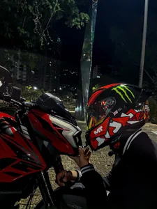 GabrielX77_'s Two wheels, a dangerous look and the desire to make you lose control. 🏍️🔥 Sex Photo 1