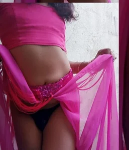 ShemaleDesi6 Public Gambar 3