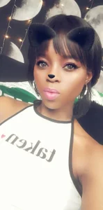 SimoneSavage Snaps Pic 2