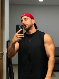 _adamcoper_Mirror selfies📸 Bild 2