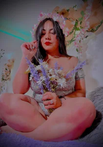 Olivia_Morrys Public Pic 3