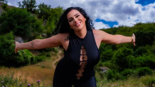 Lauren_Saint Whispers in the Wild Pic 9