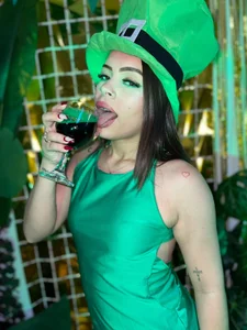 Annavic__: Green Magic 💚🔥 ( 2 фото)