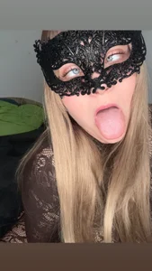 Blonde_Cougar Ahageo Pic