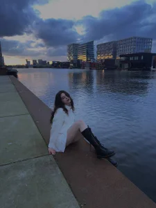 Regina_Sweet054 Public Pic 3