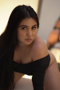 NikkiBotero Public 사진