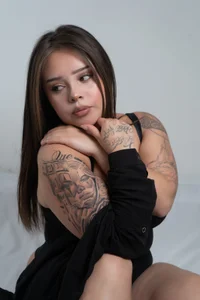 MariamCute_ "Between Wings and Gazes"😋  5. fénykép