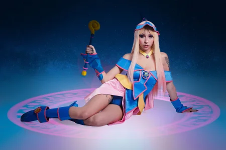 bellablack27のDark magician girl 🌙✨の 3枚の写真