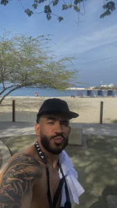 JesusOneの🏖️☀️の 2枚の写真