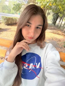 JackieWebb Just an autumn day, a bench, and my favorite sweatshirt 🍂✨ Foto 2