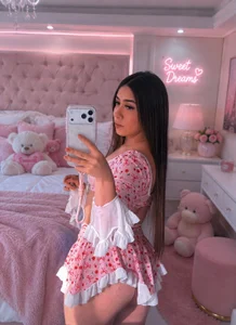 Ivanna_West Between innocence and temptation 🌸 Pic