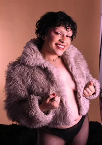 Alaska_deluxe Your queen Pic 5