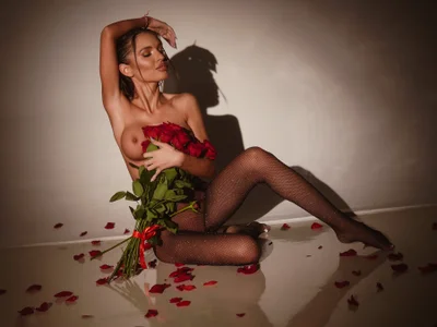 EsmeAinsley Roses are red...🌹 Pic 4