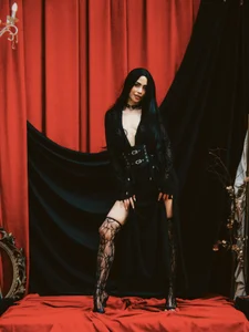 Amanda_River Romance with vampire Pic 4