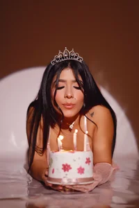 tellmebri 𝓶𝔂 𝓫𝓲𝓻𝓽𝓱𝓭𝓪𝔂 🎂🎁 Bilde 3