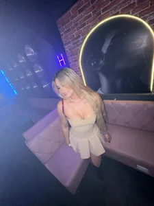 Would you buy me a drink? od sky_johnson  6 snímek